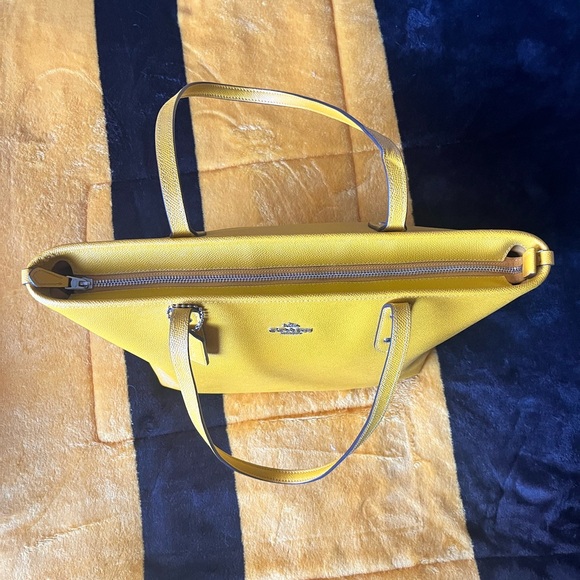 Coach F58846 Yellow with Silver Hardware City Zip Tote Bag in Pebbled Leather - Picture 4 of 7